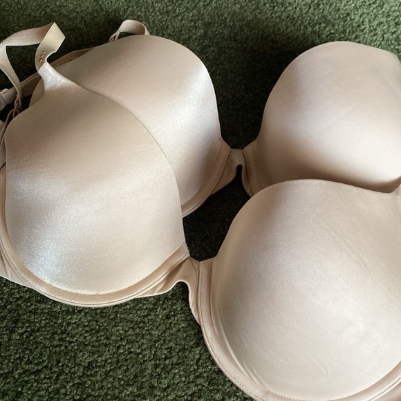 2 Victoria’s Secret Body by Victoria Demi uplift bras - Picture 9 of 10